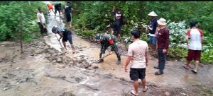 Babinsa Serma Ruslang dan Semangat Gotong Royong Masyarakat di Dusun Gudang Arang