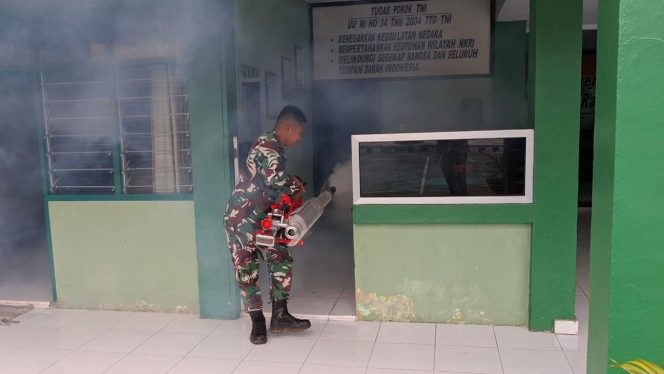 
					Kodim 1314/Gorontalo Utara Lakukan Fogging Cegah DBD di Lingkungan Asrama