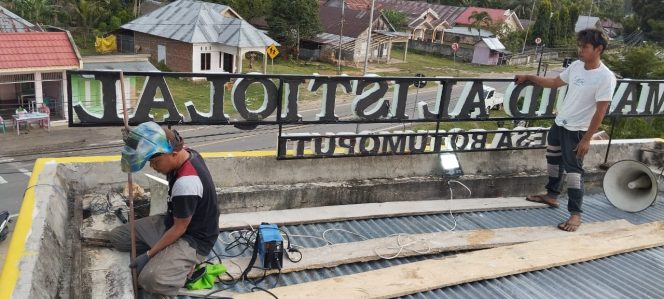 
					Pemasangan Papan Nama Masjid Al-Istiqlal Botumoputi Berlangsung Lancar