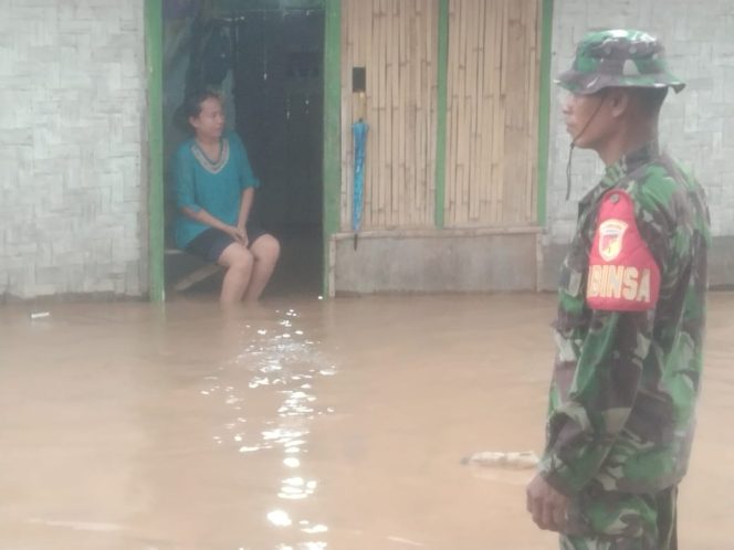 
					Serma Ismail Hasan Sigap Tangani Banjir di Desa Ilodulunga