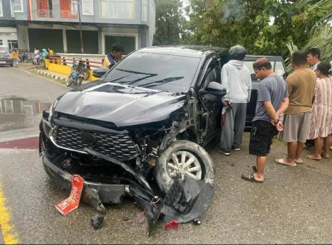 
					Kendaraan Dinas Ketua Bawaslu Gorontalo Kecelakaan di Jembatan Putiana