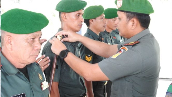 
					12 Prajurit Naik Pangkat, 1 Purna Tugas: Momen Haru di Aula Makodim 1314/Gorut