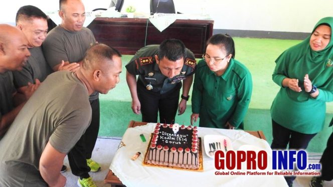 
					Dandim 1314/Gorut dan Ketua Persit Ny. Pretty Rayner Tiup Lilin HUT ke-6 Kodim sebagai Simbol Syukur dan Kebersamaan