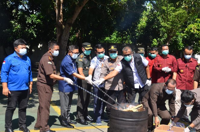 
					Langkah Tegas Lindungi Generasi Muda, Dandim 1304/Gorontalo Hadiri Pemusnahan Barang Bukti Inkracht