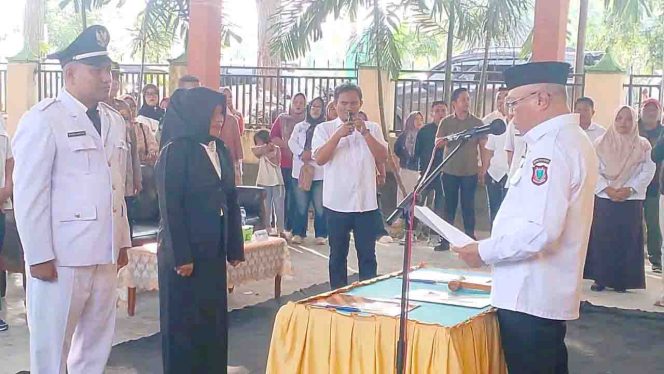 
					Bupati Gorontalo Lantik Kades dan BPD PAW Desa Tolotio