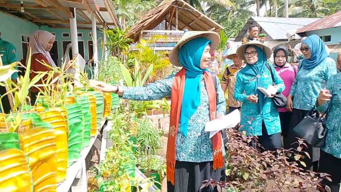 
					Tim Penilai Provinsi Kunjungi Desa Botumoputi, Tinjau Kebun dan Rumah Warga