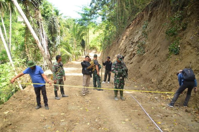 
					Dandim 1304/Gorontalo Bersama Dinas PUPR Bone Bolango Laksanakan Pengukuran Jalan Rabat Beton di Lokasi TMMD ke-125
