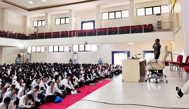 
					DANRAMIL KOTA UTARA BERIKAN MATERI PENGENALAN KEHIDUPAN KAMPUS MAHASISWA BARU (PKKMB) DI KAMPUS POLTEKKES KEMENKES KOTA GORONTALO