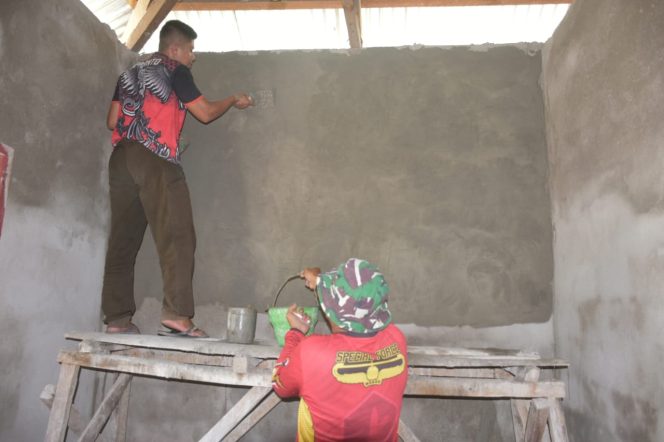 
					 Tidak Mengurangi Semangat, Personel Satgas TMMD ke-125 Kodim 1304/Gorontalo Tetap Bekerja di Hari Libur 