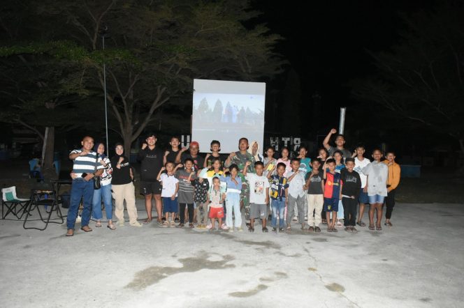 
					Eratkan Silaturahmi, Satgas TMMD Ke-125 Kodim 1304/Gorontalo Gelar Nonton Bareng Bersama Masyarakat