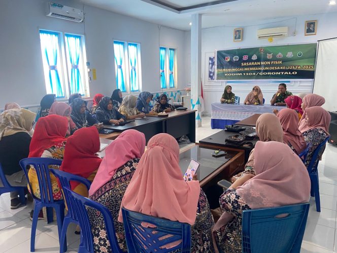 
					Satgas TMMD ke-125 Kodim 1304/Gorontalo Gelar Penyuluhan KB dan Kesehatan untuk Warga   