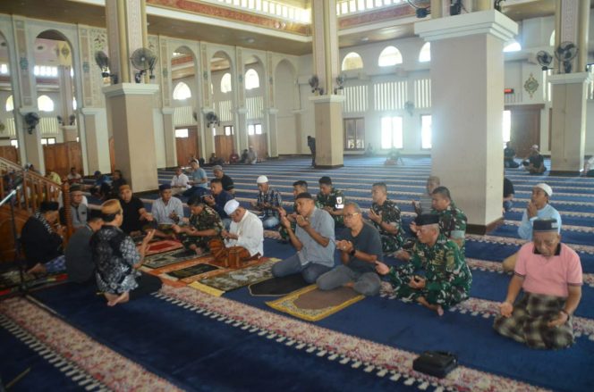 
					Doa Bersama Personel Kodim dan Masyarakat untuk Keselamatan Negeri