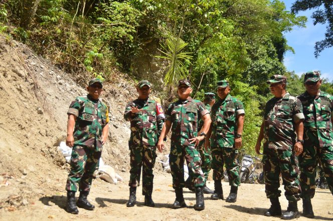 
					Tim Wasev Mabes TNI Tinjau Lokasi TMMD ke 125 di Desa Molutabu