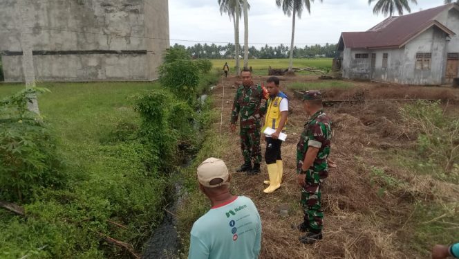 
					Danramil Jony Siby Kawal Survei Jaringan Irigasi di Tiga Kecamatan