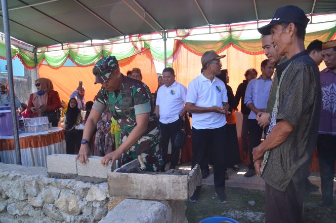 
					Dandim 1304/Gorontalo Letakan Batu Pertama Pembangunan RLH Korban Bencana Alam