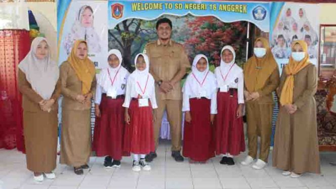 
					Siswi SDN 16 AnggrekTerima Vaksin HPV Gratis dari Puskesmas