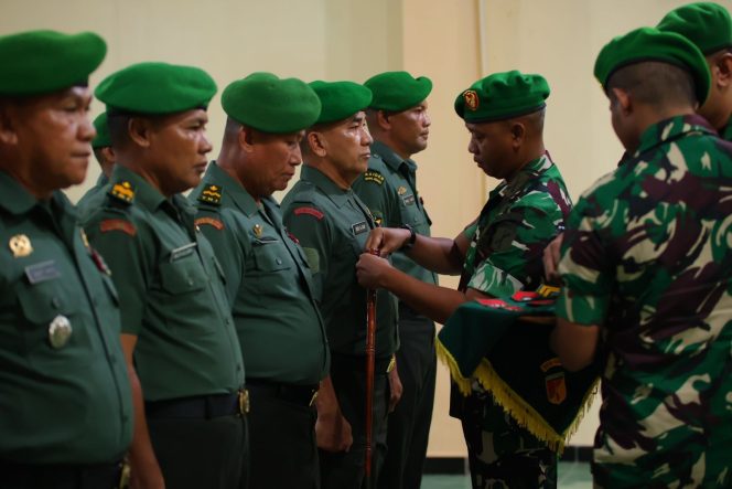 
					Kodim 1304/Gorontalo Gelar Upacara Kenaikan Pangkat dan Wisuda Purnawiran
